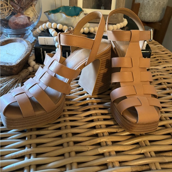 Crown Vintage platform 4.5 inch heel - Picture 1 of 4